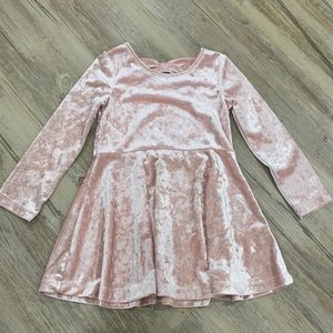 The Children’s Place Velvet Baby Pink Long Sleeve Dress w/ Bow in Back